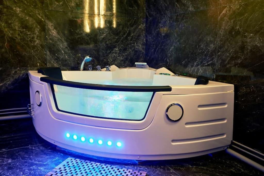 Versailles Jacuzzi - Sauna - Rdc 2 Exteriör bild
