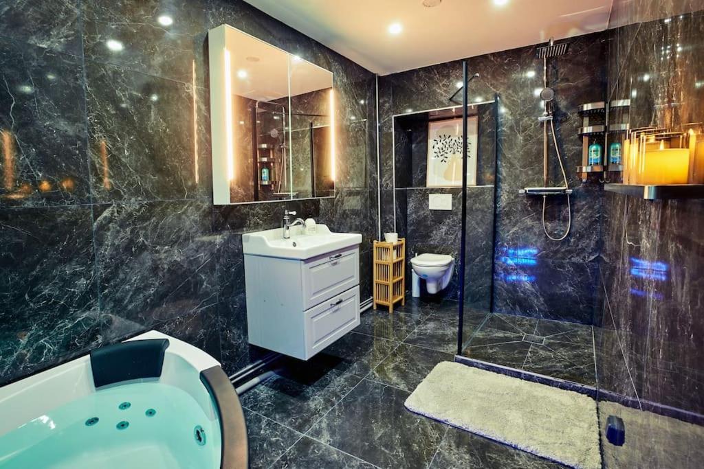 Versailles Jacuzzi - Sauna - Rdc 2 Exteriör bild